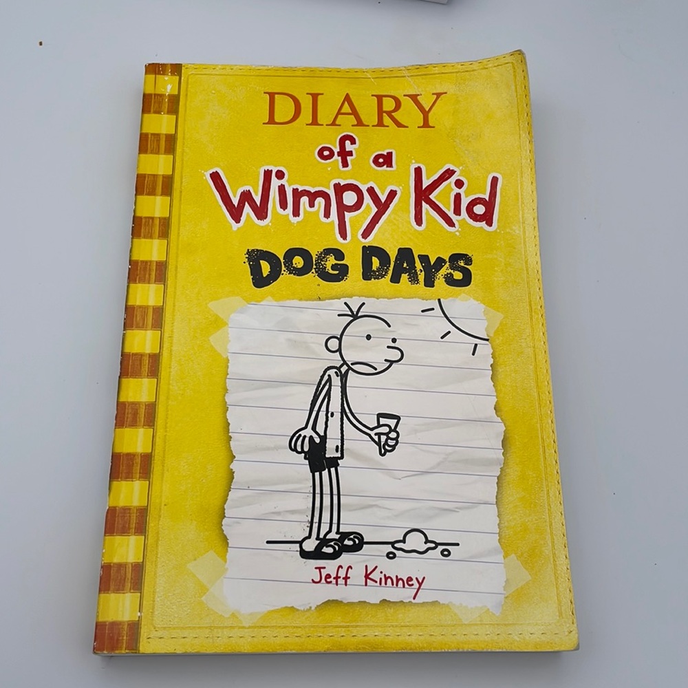 Diary of a Wimpy Kid DOG DAYS